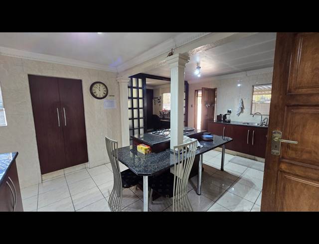 3 BEDROOM FREEHOLD FOR SALE IN MAYBERRY PARK